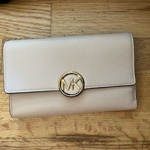 NWTS Light Blush soft leather MK wallet with card slots